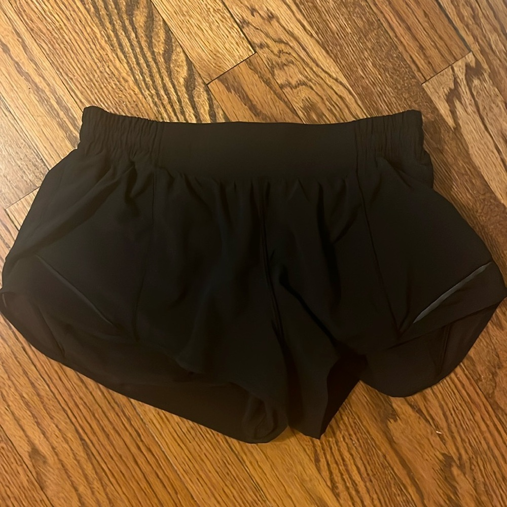 Lululemon Hotty Hot Shorts 2.5”